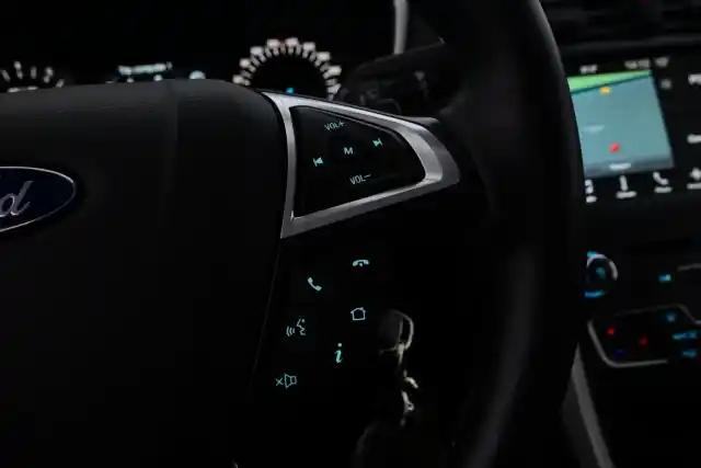 Valkoinen Viistoperä, Ford Mondeo – VZR-569