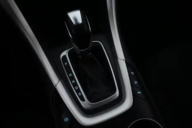 Valkoinen Viistoperä, Ford Mondeo – VZR-569