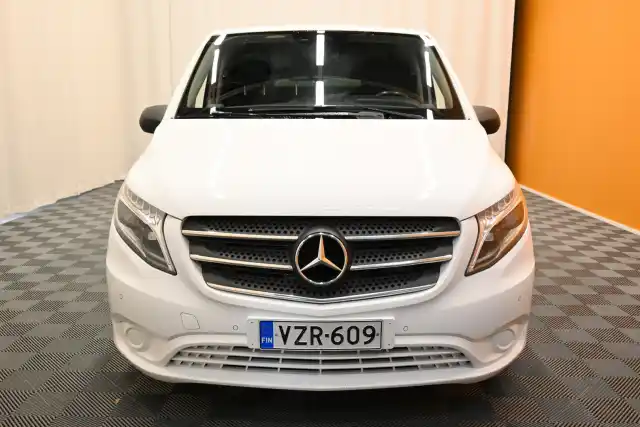 Valkoinen Pakettiauto, Mercedes-Benz Vito – VZR-609