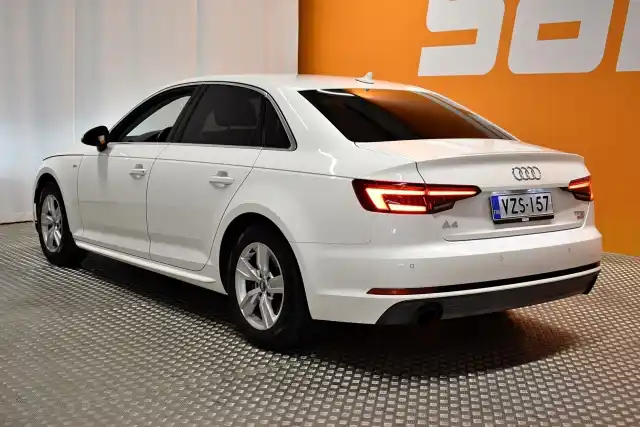 Valkoinen Sedan, Audi A4 – VZS-157