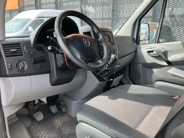 Valkoinen Tila-auto, Mercedes-Benz Sprinter – VZS-391
