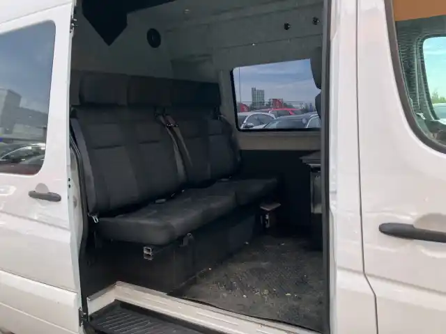 Valkoinen Tila-auto, Mercedes-Benz Sprinter – VZS-391