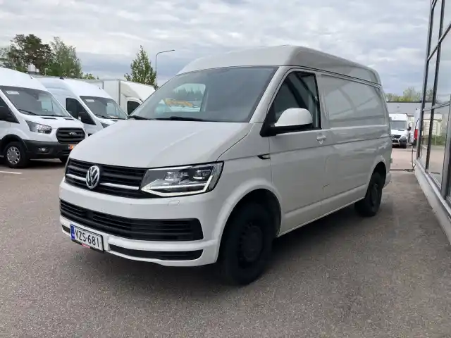 Valkoinen Pakettiauto, Volkswagen Transporter – VZS-681
