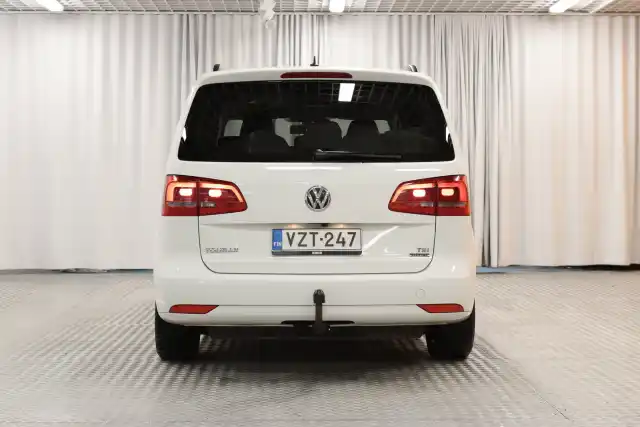 Valkoinen Tila-auto, Volkswagen Touran – VZT-247