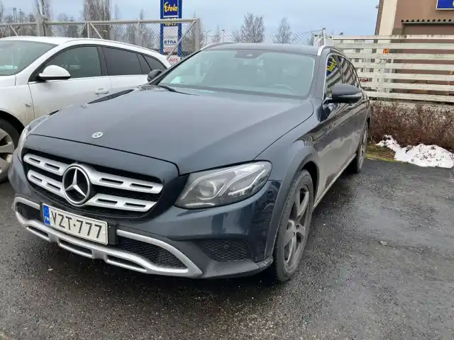 Sininen Farmari, Mercedes-Benz E – VZT-777