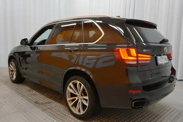 Musta Maastoauto, BMW X5 – VZT-780