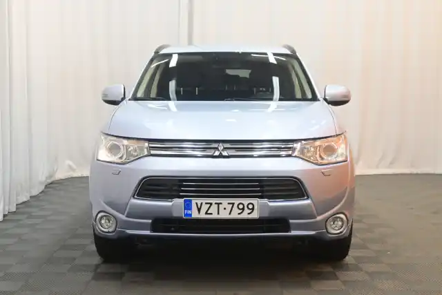 Sininen Maastoauto, Mitsubishi OUTLANDER PHEV – VZT-799