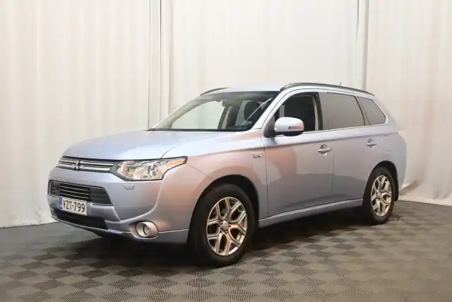 Sininen Maastoauto, Mitsubishi OUTLANDER PHEV – VZT-799