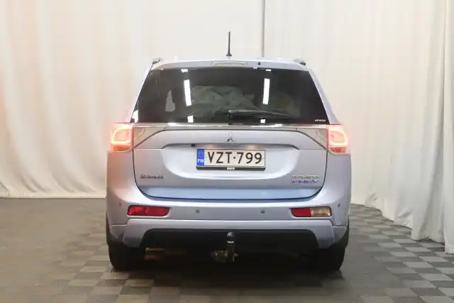 Sininen Maastoauto, Mitsubishi OUTLANDER PHEV – VZT-799