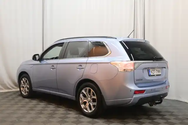 Sininen Maastoauto, Mitsubishi OUTLANDER PHEV – VZT-799