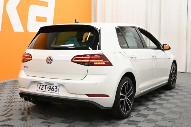 Valkoinen Viistoperä, Volkswagen Golf – VZT-963