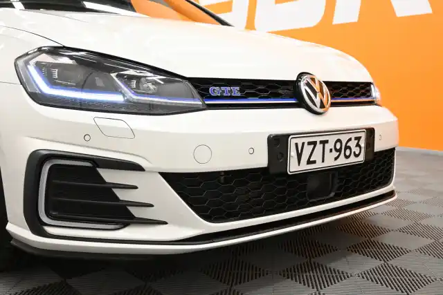 Valkoinen Viistoperä, Volkswagen Golf – VZT-963