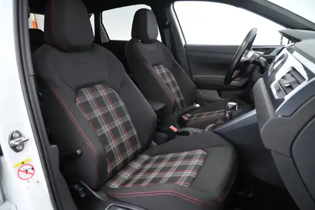Valkoinen Viistoperä, Volkswagen Polo – VZT-982