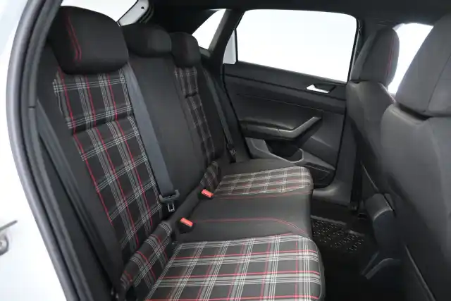 Valkoinen Viistoperä, Volkswagen Polo – VZT-982