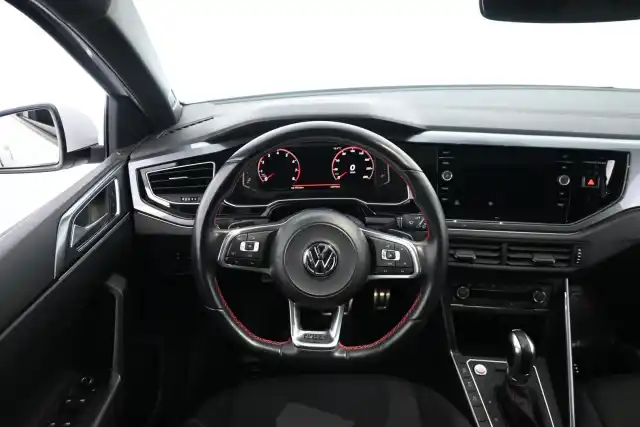 Valkoinen Viistoperä, Volkswagen Polo – VZT-982