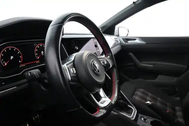 Valkoinen Viistoperä, Volkswagen Polo – VZT-982