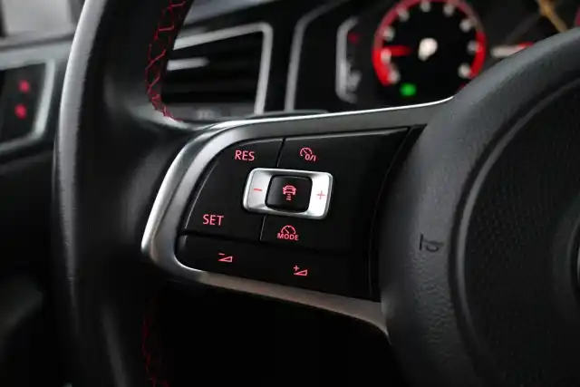 Valkoinen Viistoperä, Volkswagen Polo – VZT-982