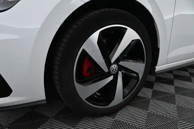 Valkoinen Viistoperä, Volkswagen Polo – VZT-982