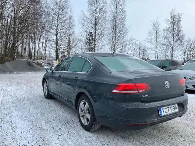 Harmaa Sedan, Volkswagen Passat – VZT-994