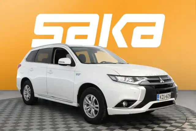 Valkoinen Maastoauto, Mitsubishi Outlander PHEV – VZU-609