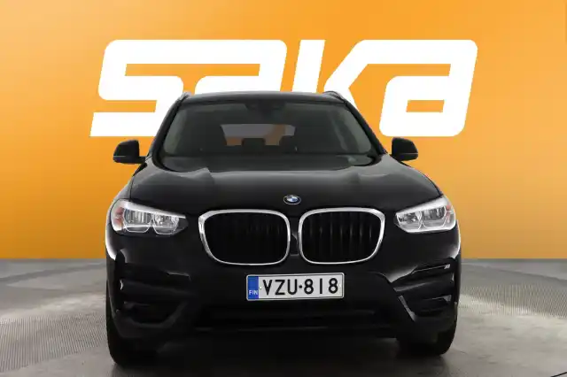 Musta Maastoauto, BMW X3 – VZU-818