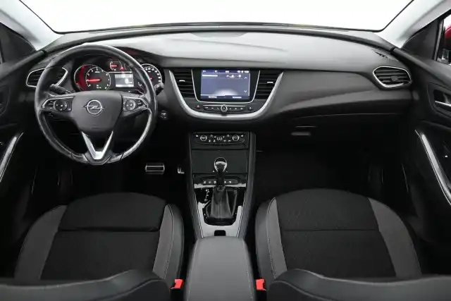 Punainen Maastoauto, Opel Grandland X – VZV-205