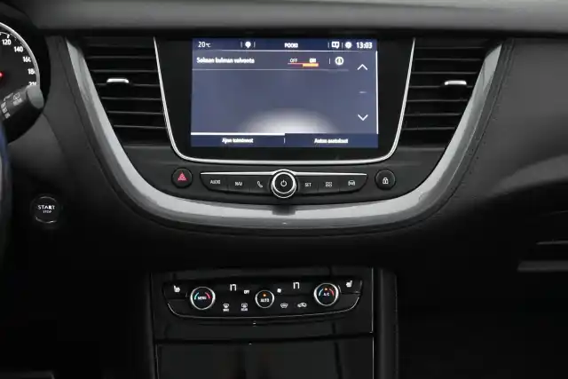 Punainen Maastoauto, Opel Grandland X – VZV-205