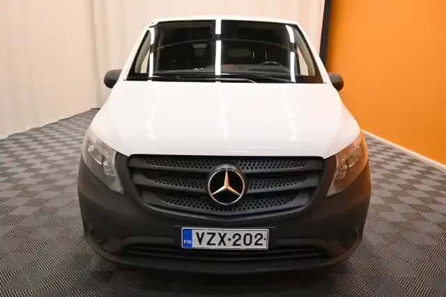 Valkoinen Pakettiauto, Mercedes-Benz Vito – VZX-202