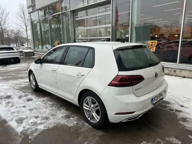 Valkoinen Viistoperä, Volkswagen Golf – VZX-994