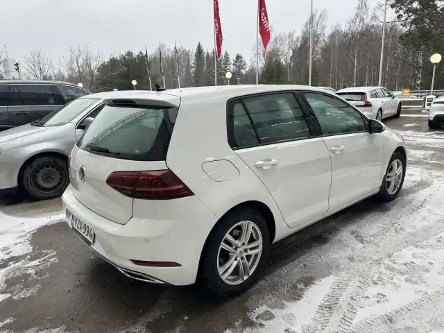 Valkoinen Viistoperä, Volkswagen Golf – VZX-994