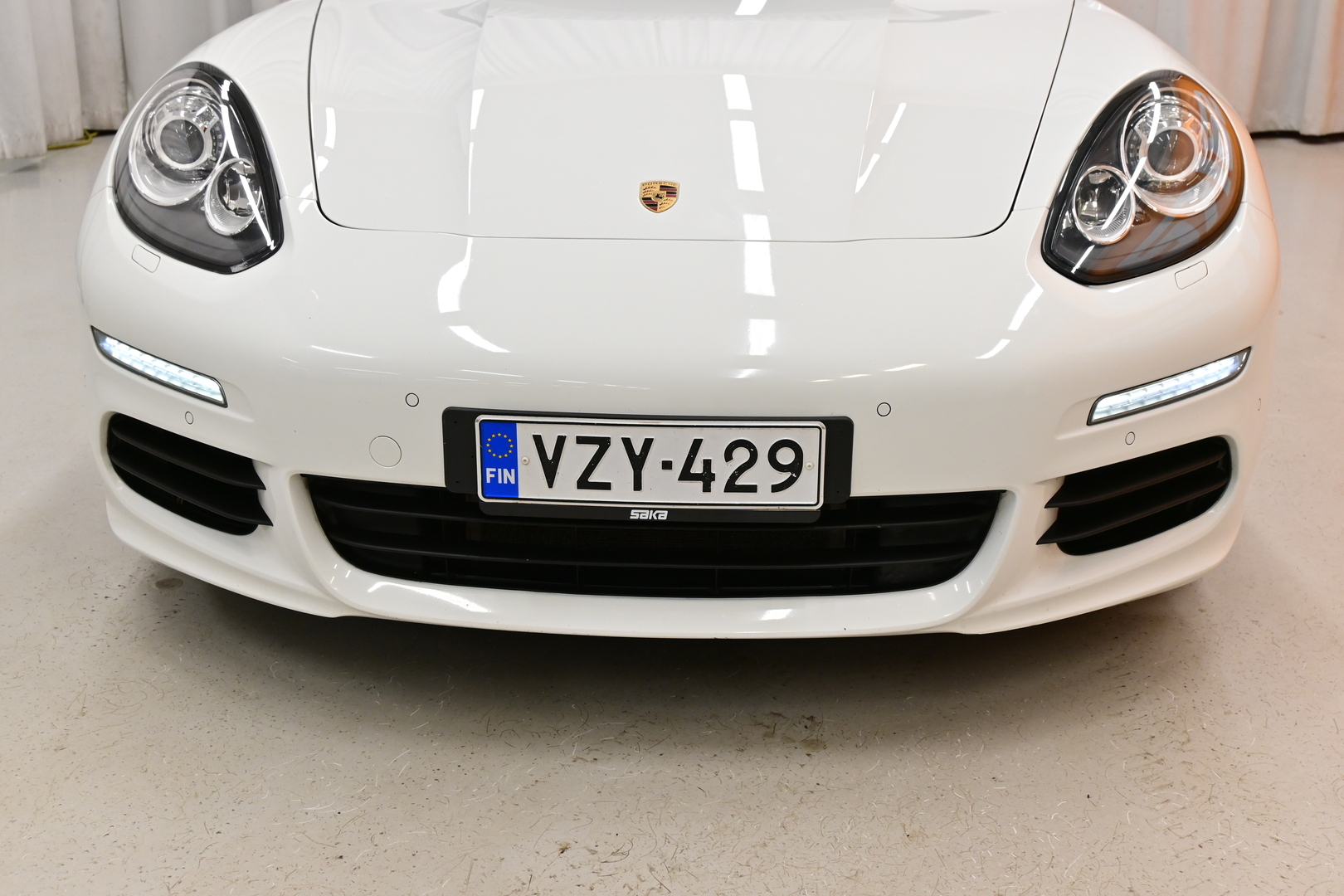 Valkoinen Viistoperä, Porsche Panamera – VZY-429