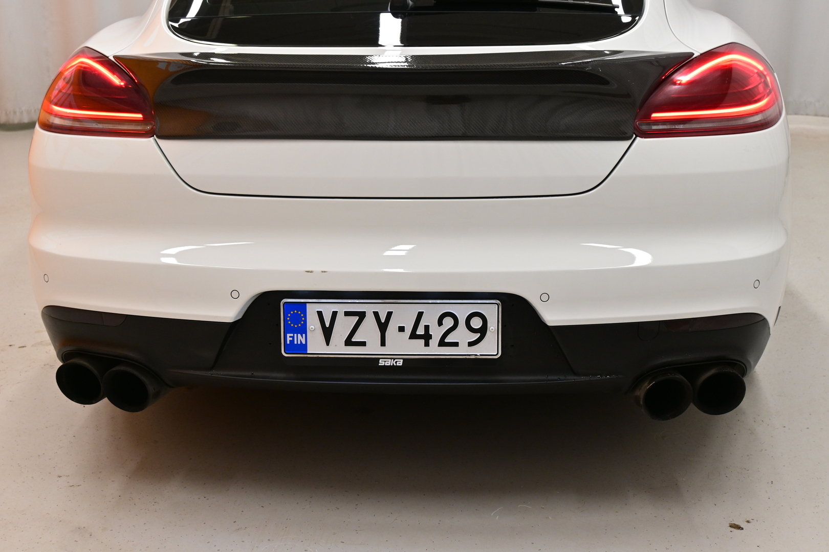 Valkoinen Viistoperä, Porsche Panamera – VZY-429
