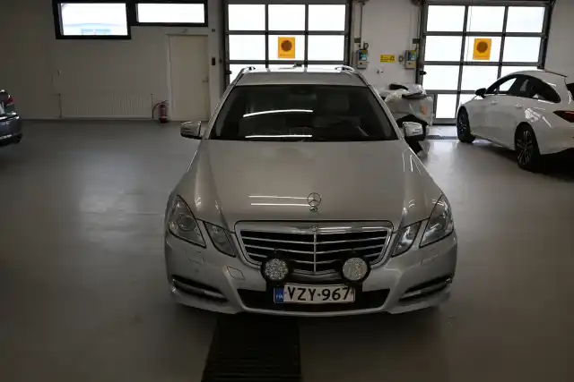 Hopea Farmari, Mercedes-Benz E – VZY-967
