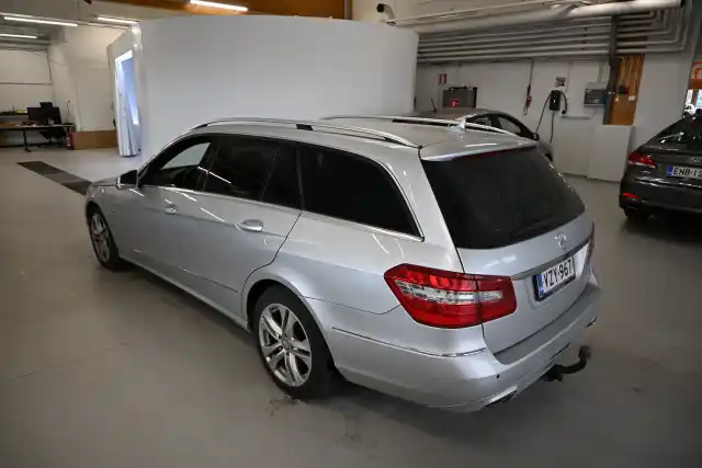 Hopea Farmari, Mercedes-Benz E – VZY-967