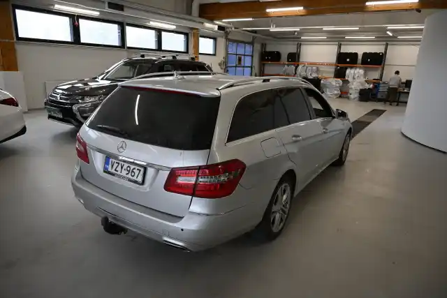 Hopea Farmari, Mercedes-Benz E – VZY-967