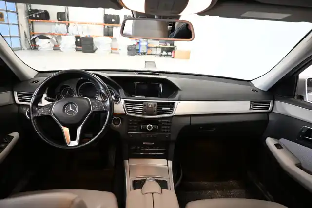 Hopea Farmari, Mercedes-Benz E – VZY-967