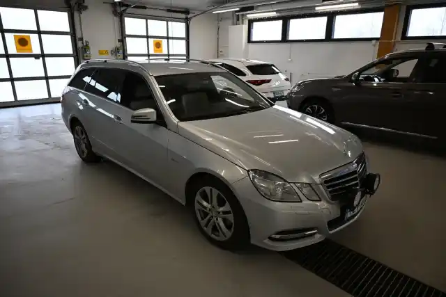 Hopea Farmari, Mercedes-Benz E – VZY-967