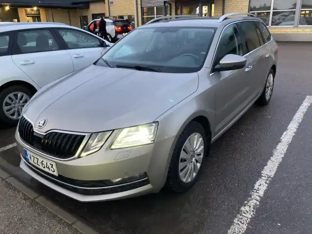 ruskea Farmari, Skoda Octavia – VZZ-643