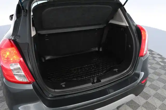 Harmaa Maastoauto, Opel Mokka – VZZ-910