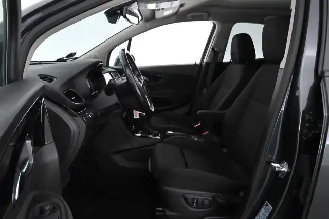 Harmaa Maastoauto, Opel Mokka – VZZ-910