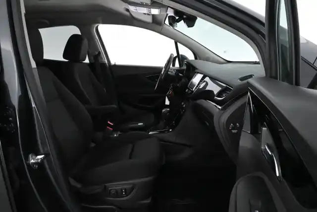 Harmaa Maastoauto, Opel Mokka – VZZ-910
