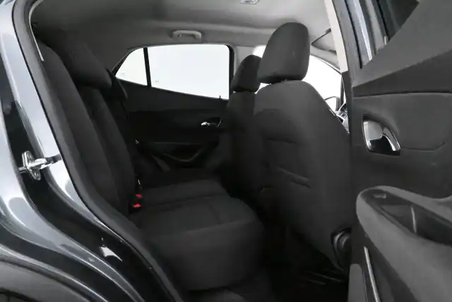 Harmaa Maastoauto, Opel Mokka – VZZ-910