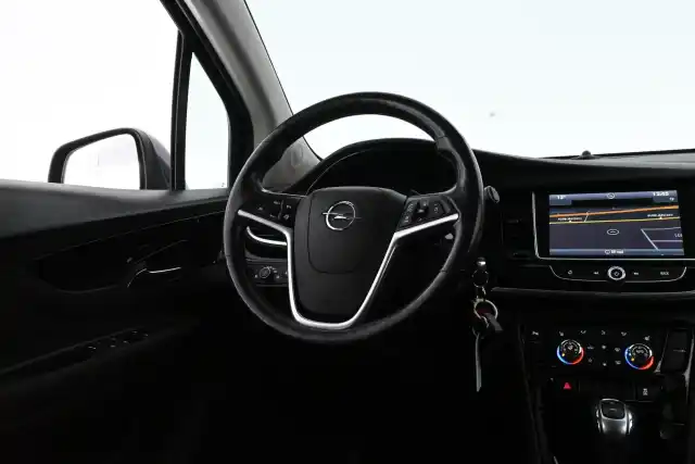 Harmaa Maastoauto, Opel Mokka – VZZ-910