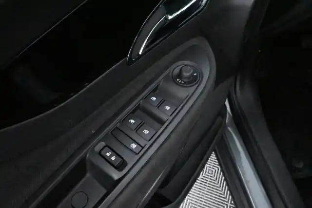 Harmaa Maastoauto, Opel Mokka – VZZ-910