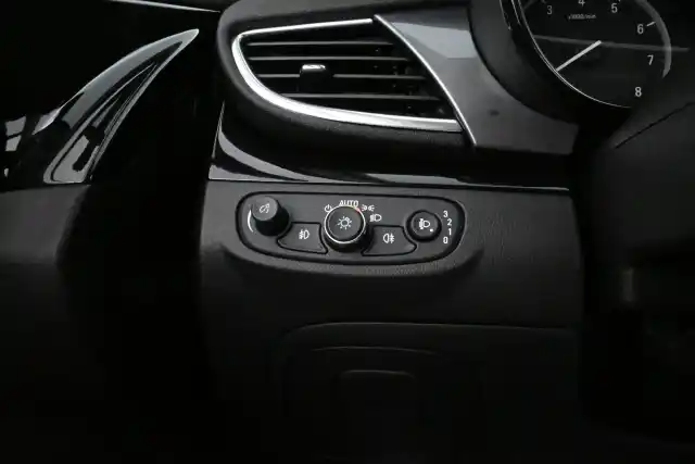 Harmaa Maastoauto, Opel Mokka – VZZ-910