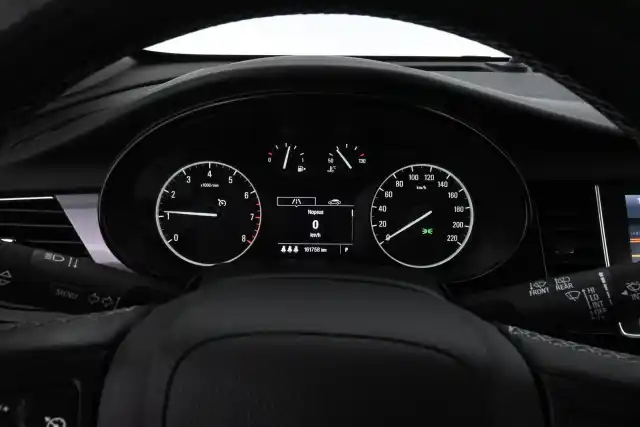 Harmaa Maastoauto, Opel Mokka – VZZ-910