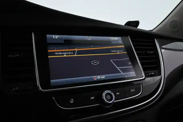 Harmaa Maastoauto, Opel Mokka – VZZ-910