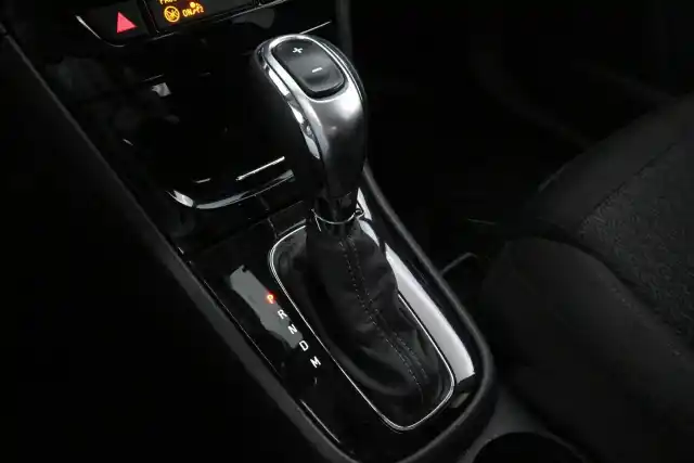 Harmaa Maastoauto, Opel Mokka – VZZ-910