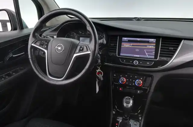 Harmaa Maastoauto, Opel Mokka – VZZ-910