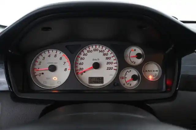 Harmaa Farmari, Mitsubishi Lancer – XAI-966